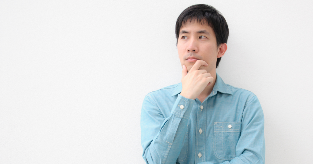 考えている男性